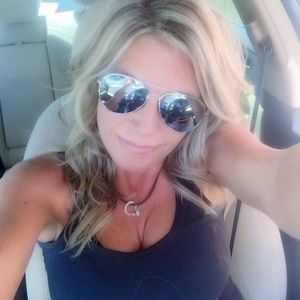 Meet your Posher, Roxanne